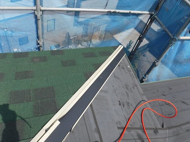 棟のベースを取り付け